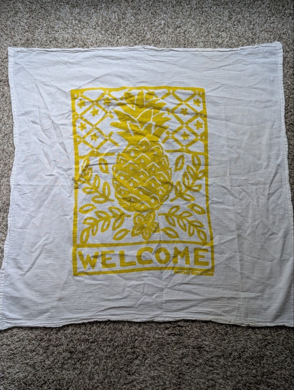 Kei & Molly Welcome Pineapple Print Cotton Tea Towel - Yellow on White Cottage